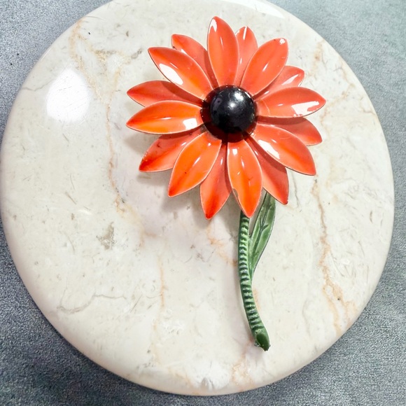 Vintage 1960’s Retro Enamel Black Eye Susan Daisy Brooch Spring Flower Power - Picture 2 of 4
